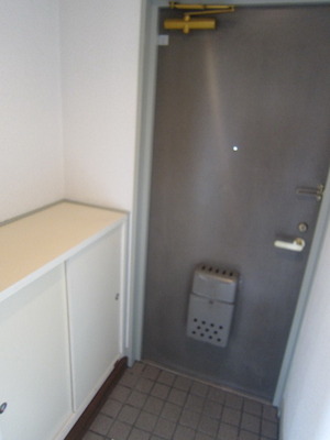 Entrance. It is marked with the entrance of the shoebox