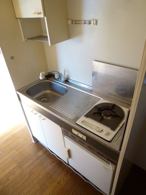Kitchen. Comes with a gas stove (1-neck)