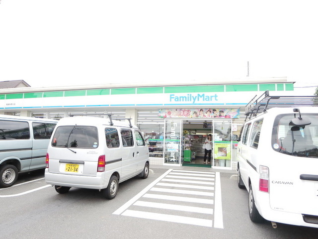 Convenience store. 300m to Family Mart (convenience store)