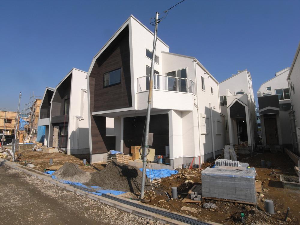 Local appearance photo. Local (11 May 2013) Shooting