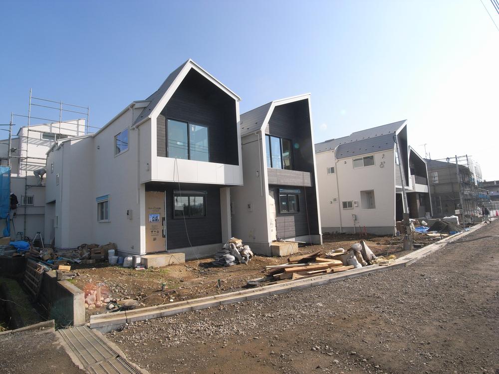 Local photos, including front road. Local (11 May 2013) Shooting