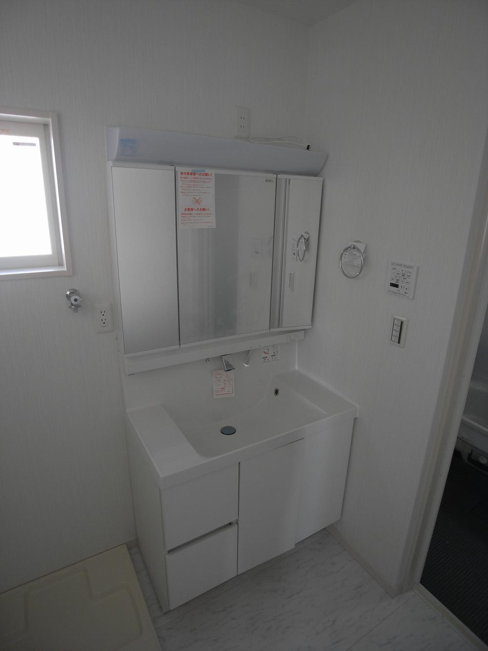 Wash basin, toilet. Indoor (11 May 2013) Shooting