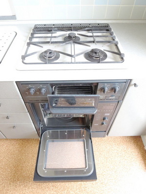 Kitchen. 3-neck gas stove with system Kitchen
