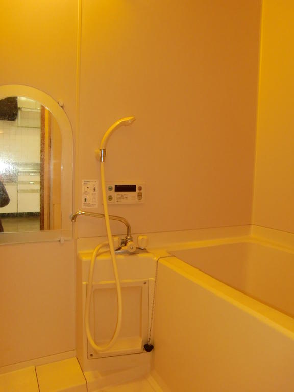 Bath. With mirror, Reheating, Automatic hot water clad function with semi Otobasu.