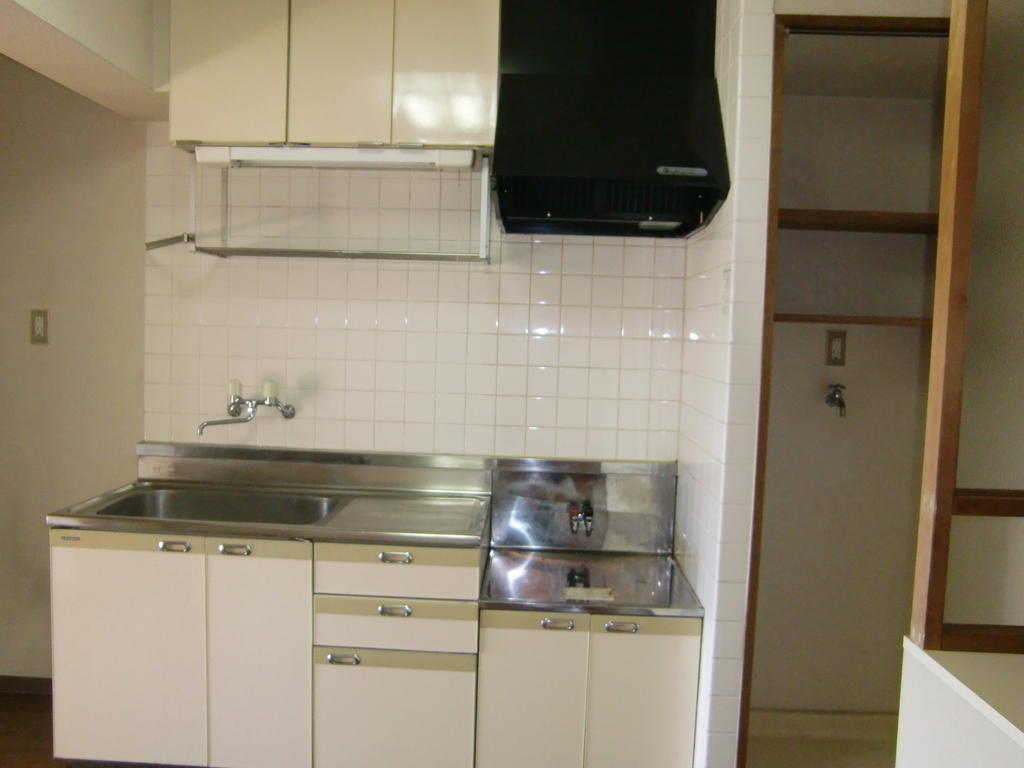Kitchen. With draining shelf. Two-burner stove installation Allowed.