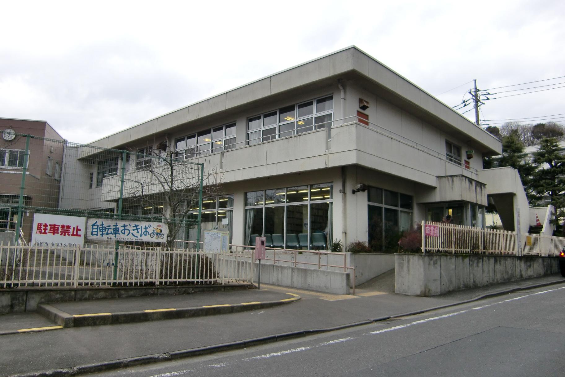 library. 310m until the Cultural Center (library)