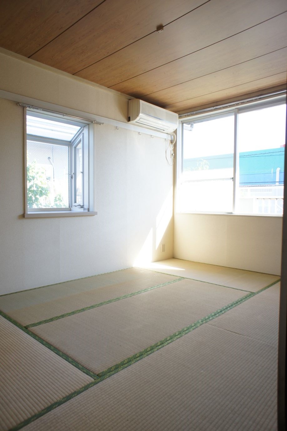 Other room space. It will calm the Japanese-style room