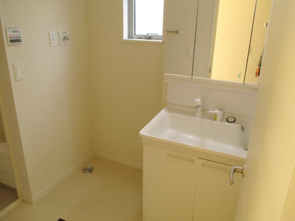 Wash basin, toilet.  ☆ Independent wash basin photo ☆ 