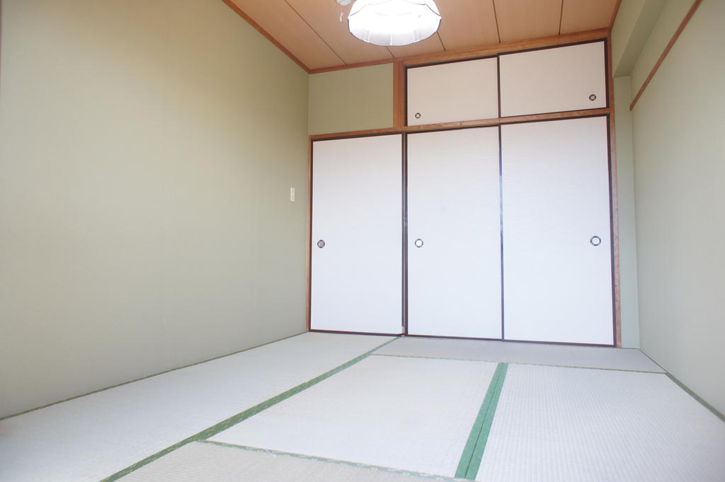 Other room space. Japanese-style room will calm down and relax