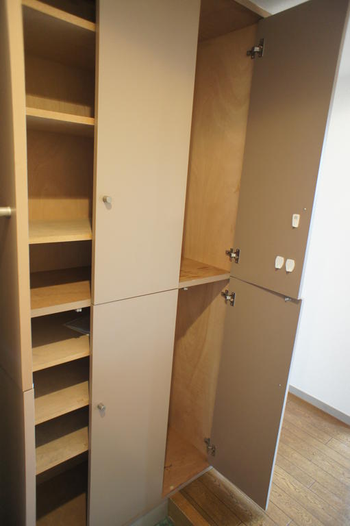 Entrance. Shoes closet of large capacity