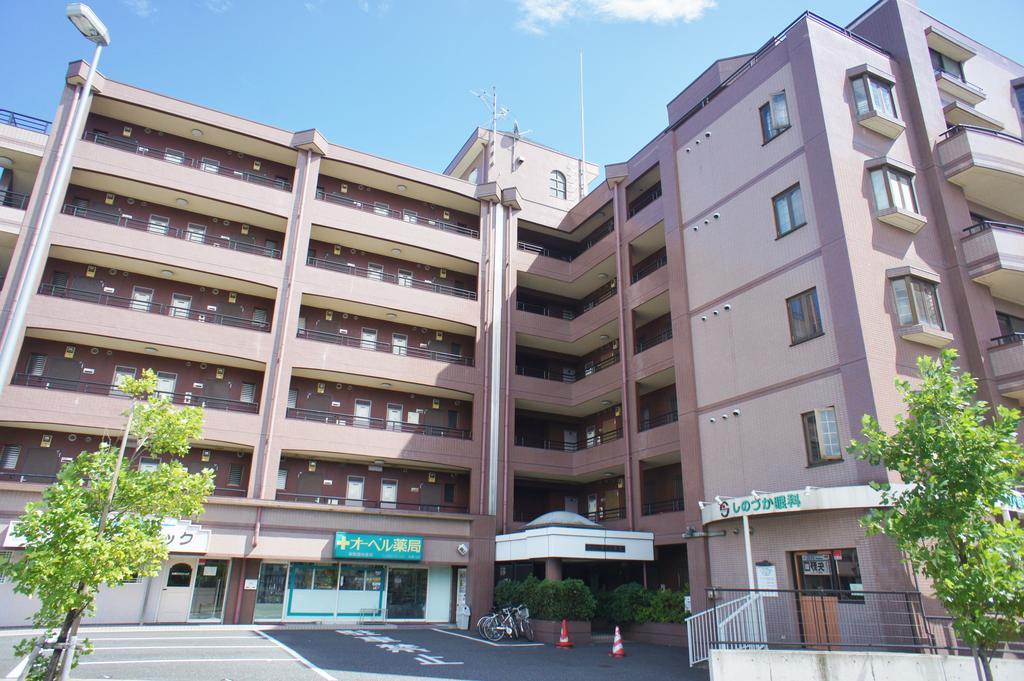 Building appearance. The first floor is the peace of mind in the medical system tenant