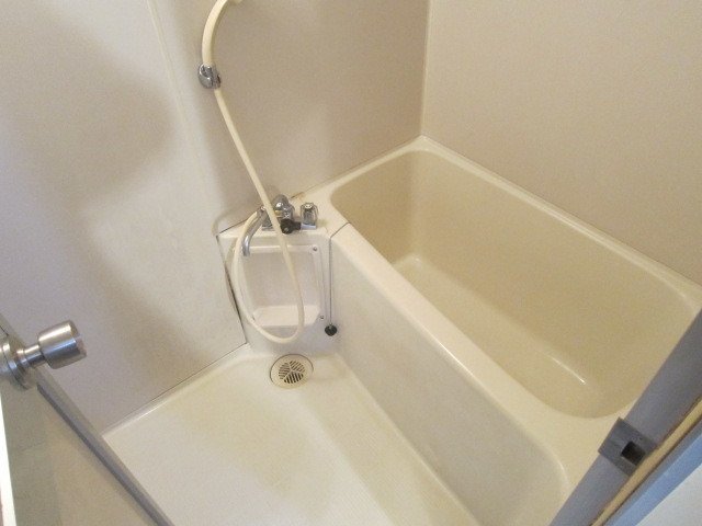 Bath. Bathing to heal the fatigue of the day