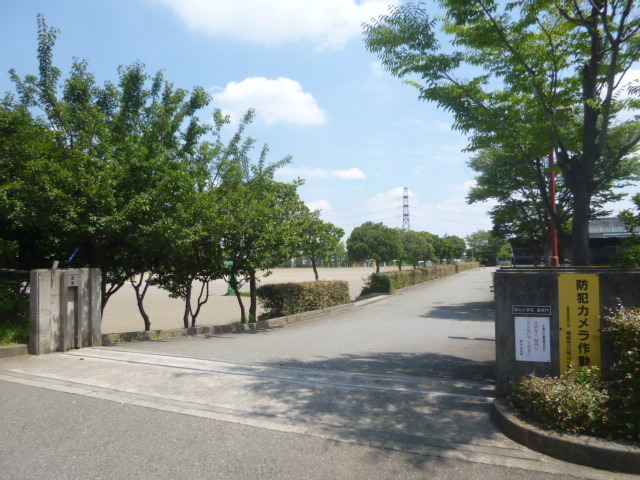 Primary school. Shiroyama up to elementary school (elementary school) 746m