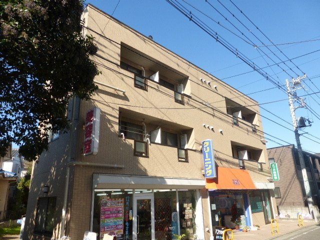 Building appearance. Environment favorable