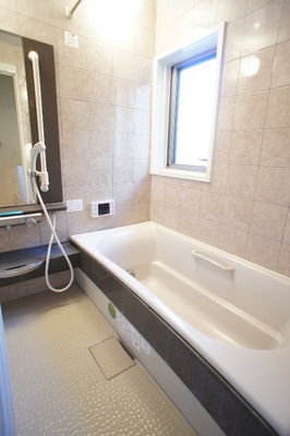 Bath. Wide bath! You can also ventilation if there is a window. It is with add cook function.