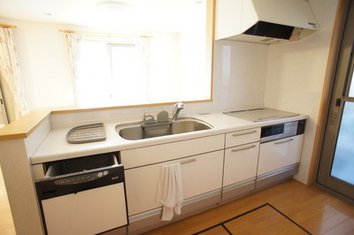 Kitchen. Dishwasher equipped! It is very broad system Kitchen.