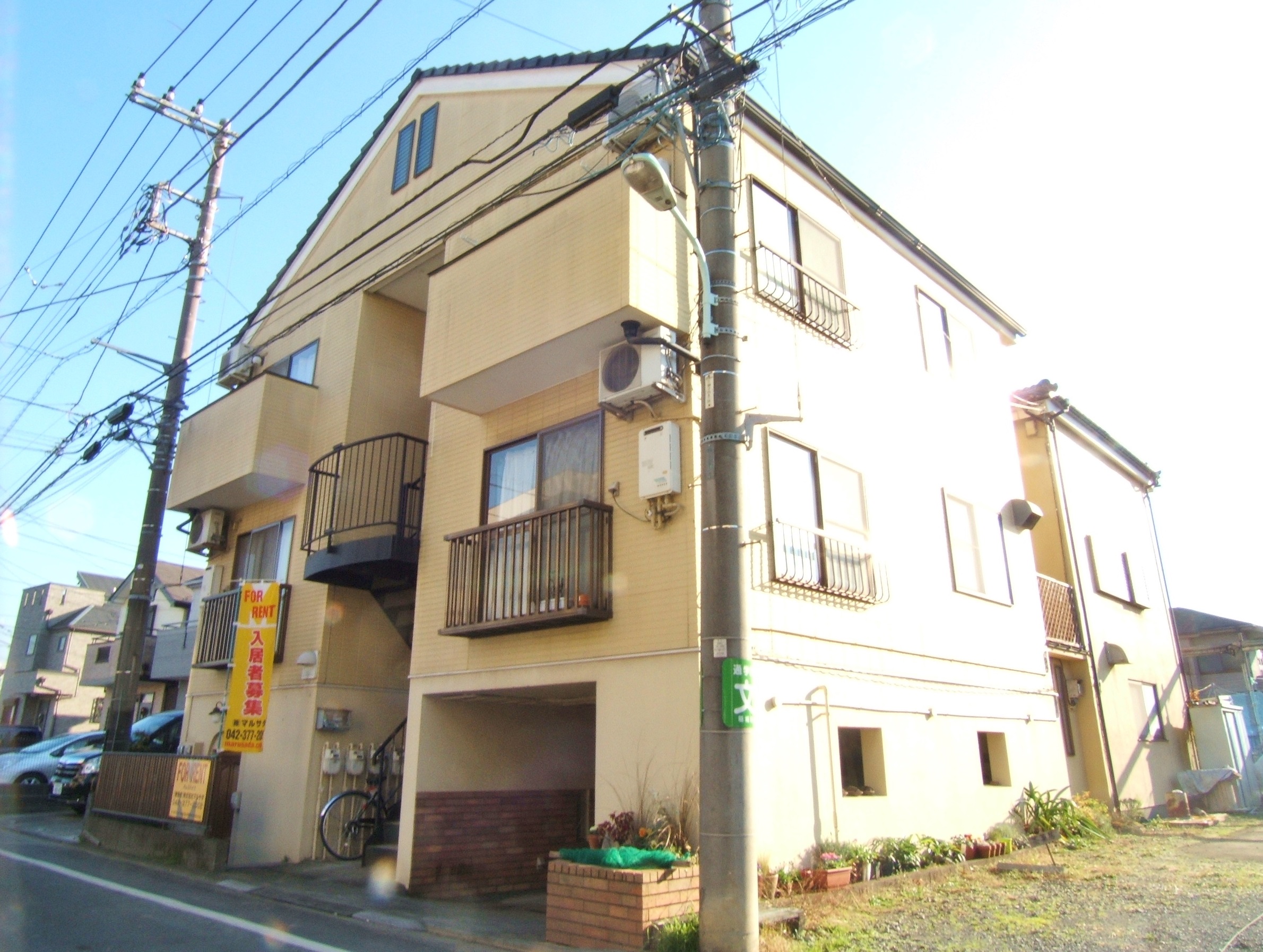 Building appearance. A quiet residential area location ・ City gas properties