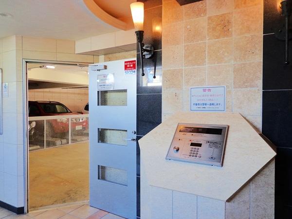 Security equipment. Auto-lock system of the peace of mind. It is missing in the on-site parking from Entrance, Easy luggage out on a rainy day