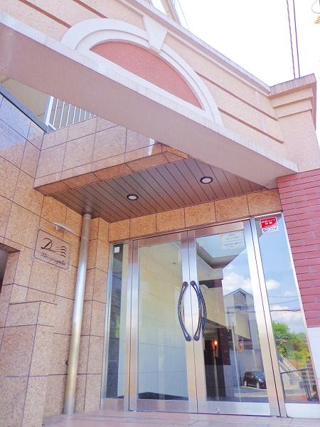 Local appearance photo. Nice apartment entrance is Western-style design Local (May 2013) Shooting