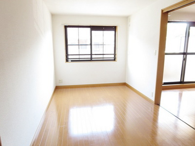 Other room space. It is a nice room