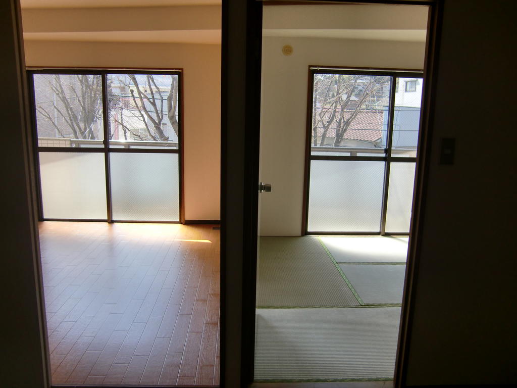 Other room space. But is distributed type, You can navigate to a Japanese-style room.