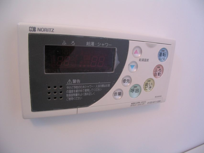 Bath. Reheating equipped, Water heater remote control