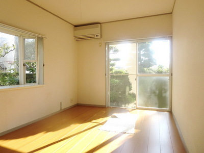 Other room space. 6 Pledge of bright Western-style