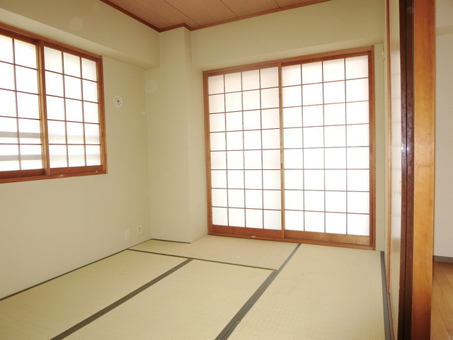 Living and room. 6 Pledge of Japanese-style rooms