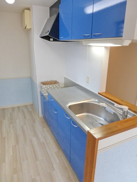 Kitchen. Two-burner stove installation Allowed