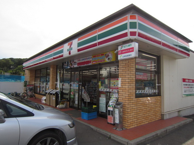 Convenience store. 300m to Seven-Eleven (convenience store)