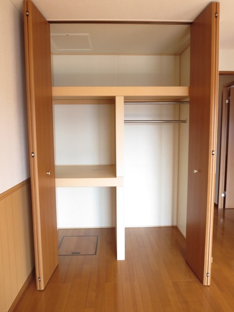 Receipt. Spacious storage space