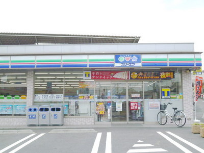 Convenience store. 600m to a convenience store (convenience store)