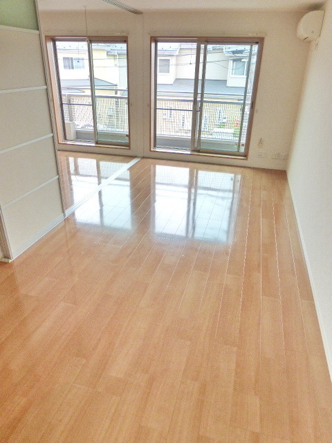 Living and room. Bright living