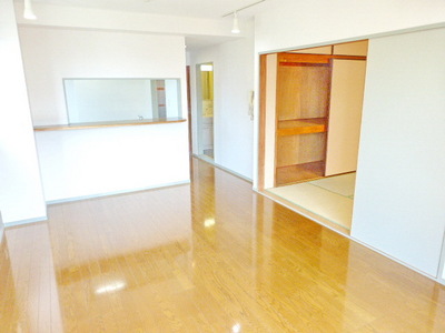 Living and room. Spacious living room