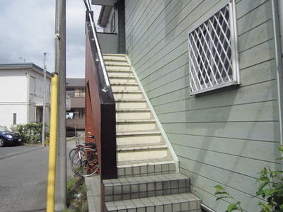 Entrance. It is a staircase leading to the room