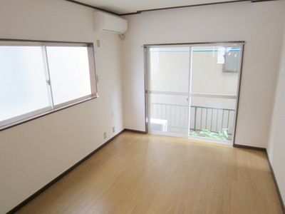 Living and room. Bright Western-style ・ Two-sided lighting