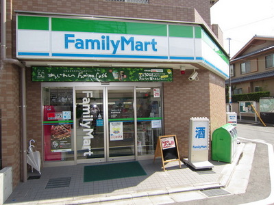 Convenience store. 50m to Family Mart (convenience store)