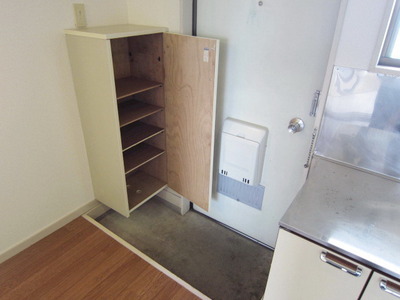 Entrance. It is marked with the entrance of the shoebox