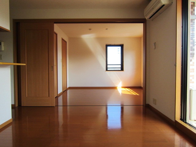 Other room space. Beautiful rooms