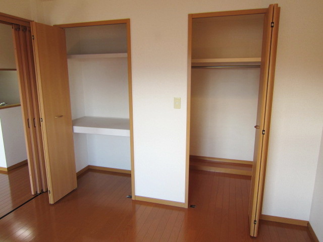 Receipt. Walk-in closet is