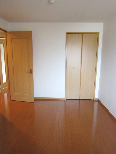 Other room space. Bright room