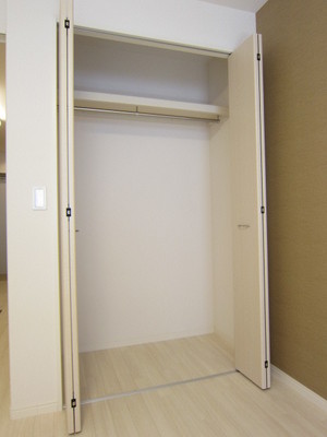 Receipt. Closet with depth
