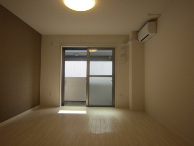 Other room space. Easy-to-use Western-style 8.7 Pledge