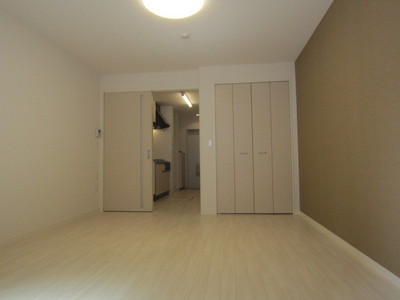 Living and room. Rooms spacious flooring on the south-facing