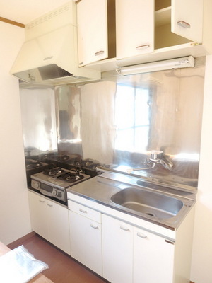 Kitchen. 2-neck with gas stove