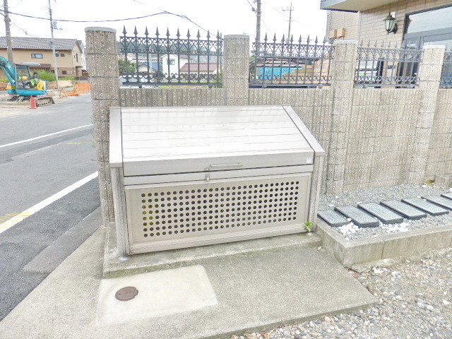 Other common areas. Garbage yard