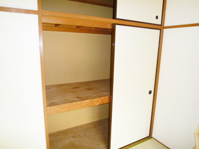Receipt. Closet has storage capacity