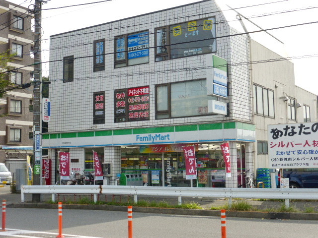 Convenience store. 450m to a convenience store (convenience store)