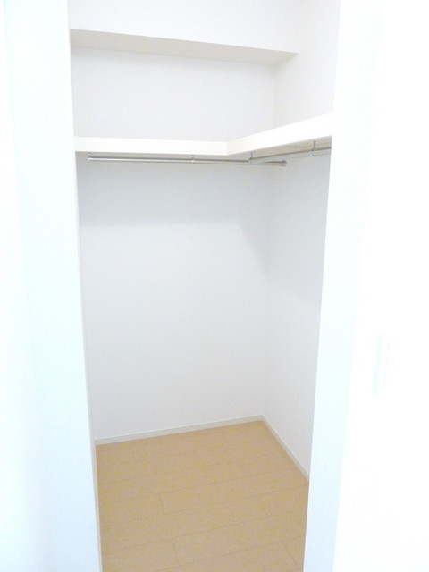 Receipt. Spacious walk-in closet