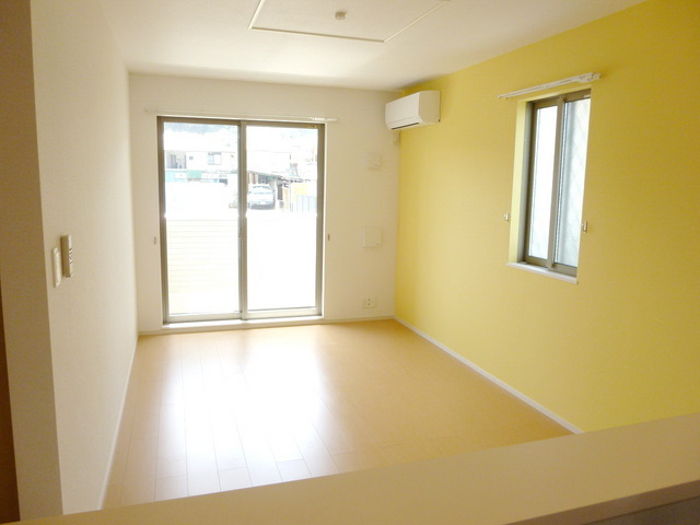 Other room space. Is a bright room with two-sided lighting